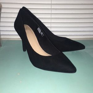 Brand new black heels
